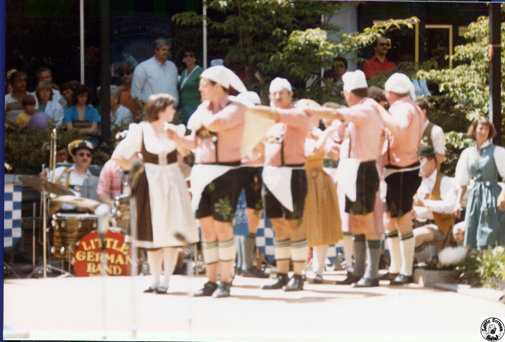 1980 04 20 18 Fayetteville St Mall.jpg